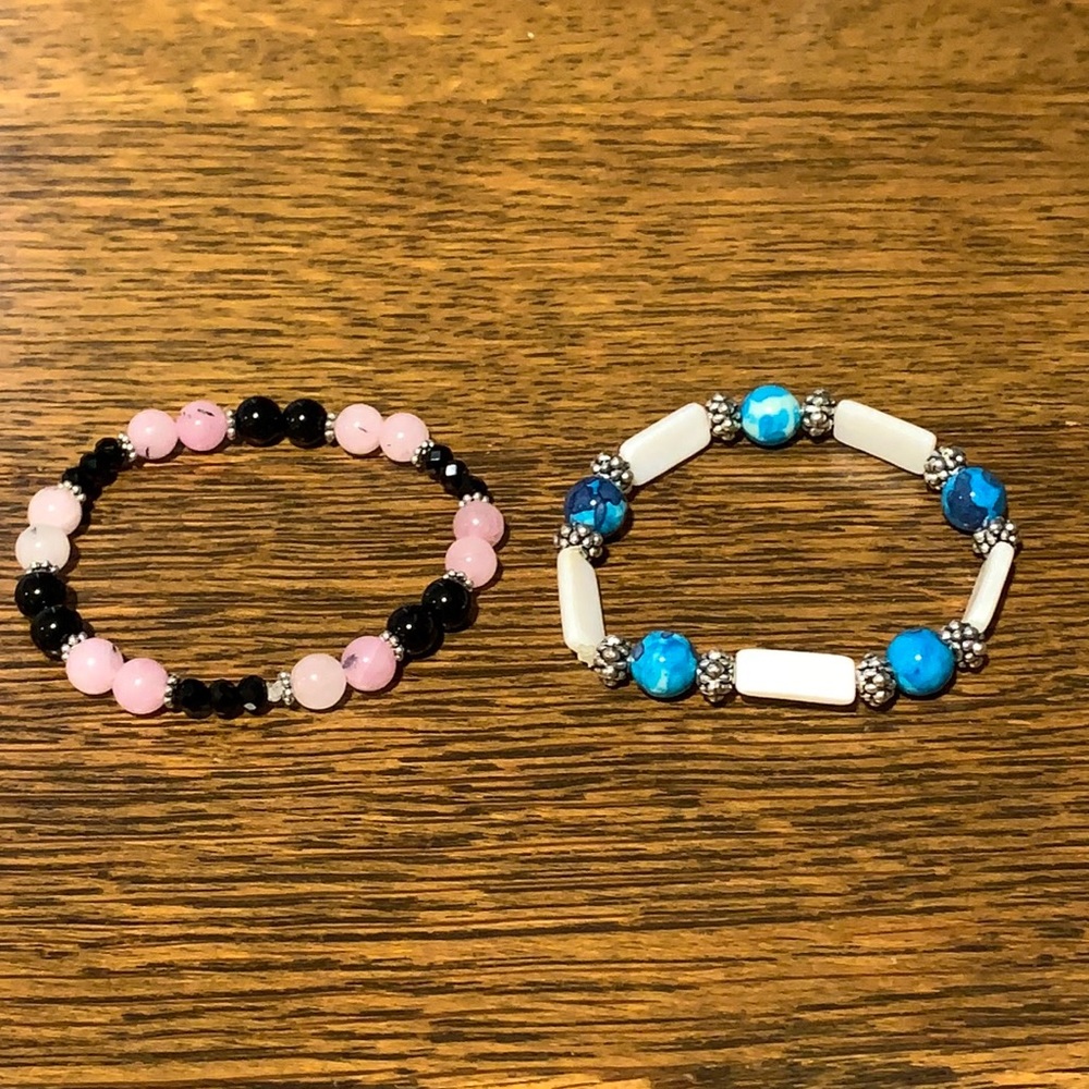 21281 2-pack Pearl, Blue, Onyx, Cherry Jasper bracelets